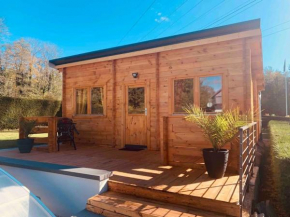 Chalet 2 personnes avec jacuzzi et piscine saisonnière partagée